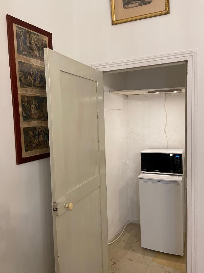 Maison 1823 - Suites De Charme A Garons Ruang foto